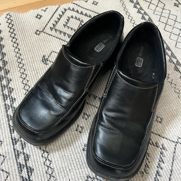 GEORGE Boy Slip-on dress shoe, size 4, great condition - Picture 3 of 8